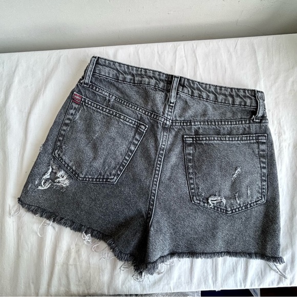 Urban Outfitters Black High Waisted Button Cutoff Shorts - Picture 10 of 10